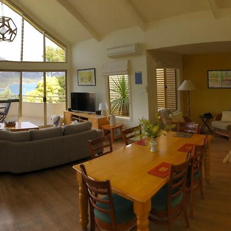 Вилла Freycinet Beach House Коулс-Бей Экстерьер фото