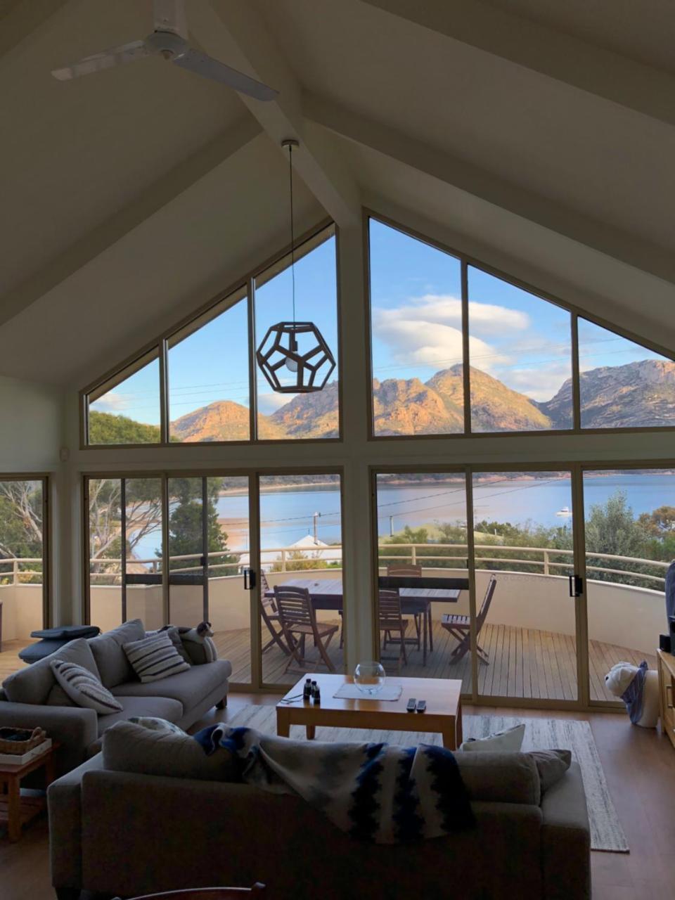 Вилла Freycinet Beach House Коулс-Бей Экстерьер фото